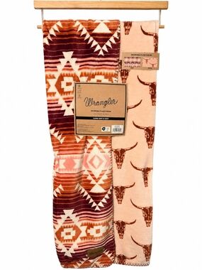 NWT Wrangler Pink Longhorn Reversible Western Southwestern Throw Blanket 50x70